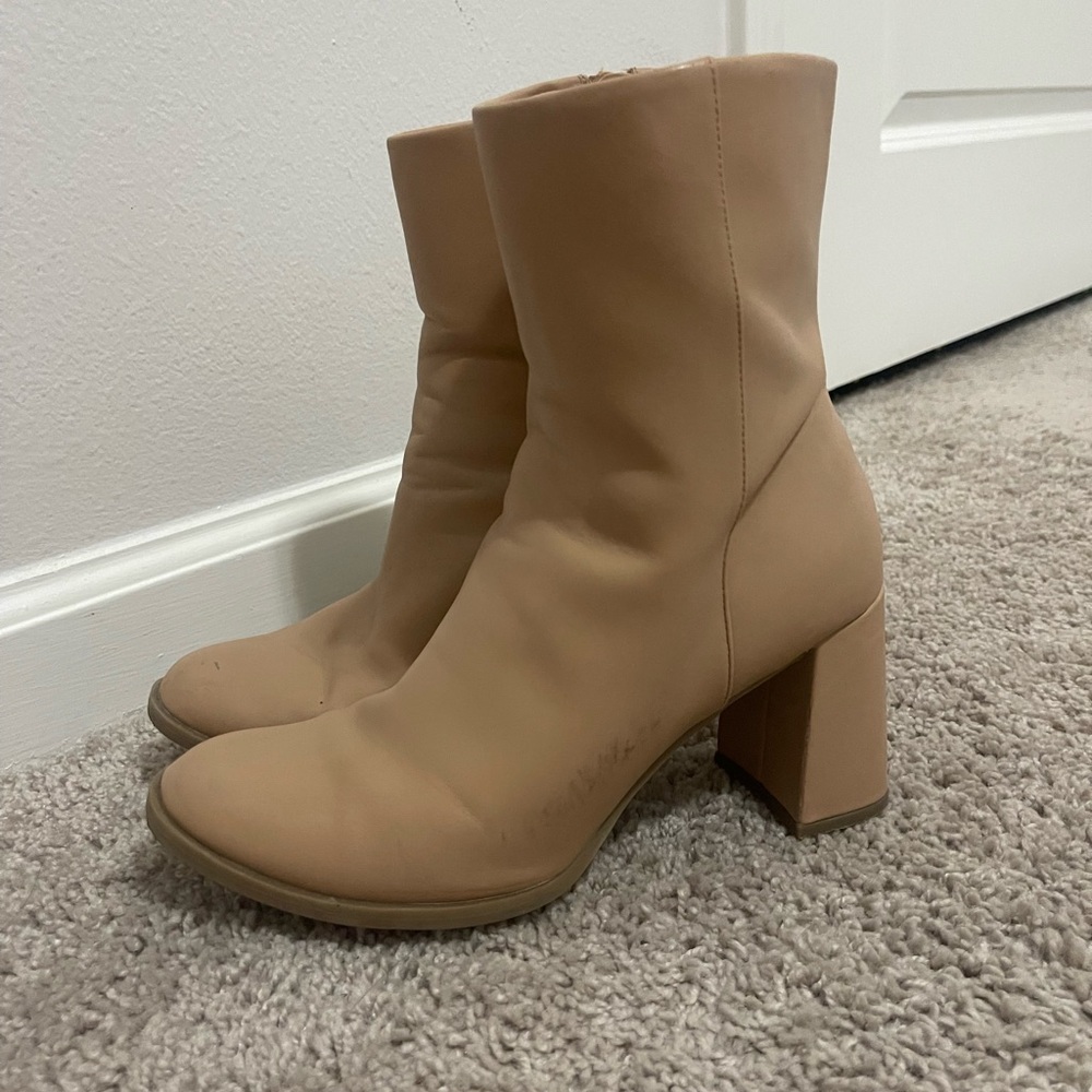 Elegant Tan Ankle Boots